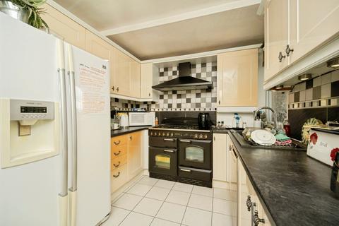 2 bedroom flat for sale, Chelmscote Road, Solihull, B92