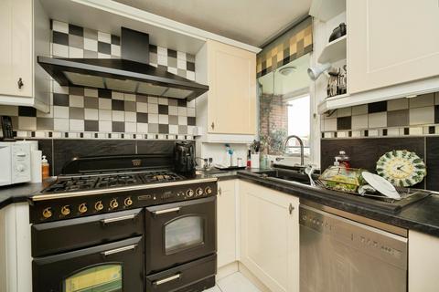 2 bedroom flat for sale, Chelmscote Road, Solihull, B92