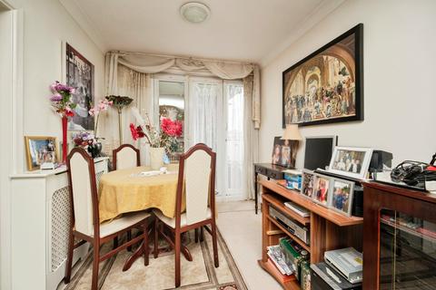 2 bedroom flat for sale, Chelmscote Road, Solihull, B92