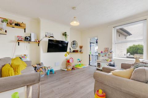 2 bedroom maisonette to rent, Marechal Niel Parade, Main Road, Sidcup, DA14 6QF