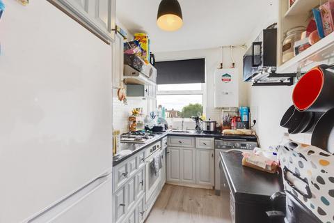 2 bedroom maisonette to rent, Marechal Niel Parade, Main Road, Sidcup, DA14 6QF