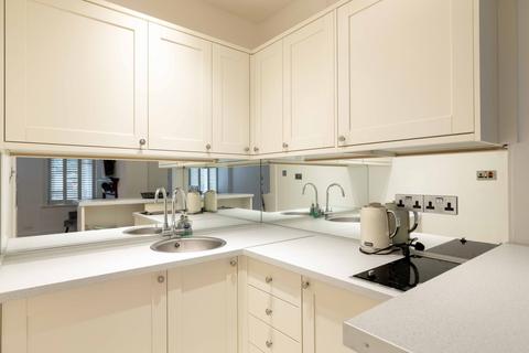 Studio to rent, Hans Place, Knightsbridge, London, SW1X