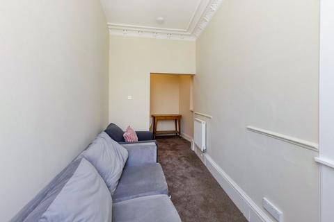 3 bedroom apartment to rent, Roseneath Place, Edinburgh EH9