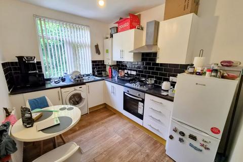 3 bedroom semi-detached house for sale, Village Place, Leeds