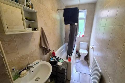 3 bedroom semi-detached house for sale, Village Place, Leeds