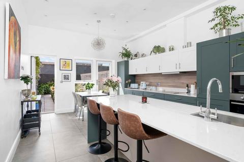 4 bedroom terraced house for sale, Gayford Road W12