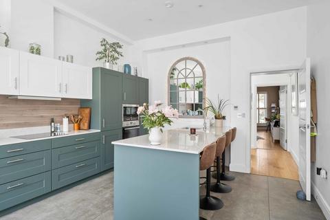 Gayford Road W12