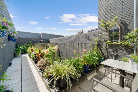4 bedroom terraced house for sale, Gayford Road W12