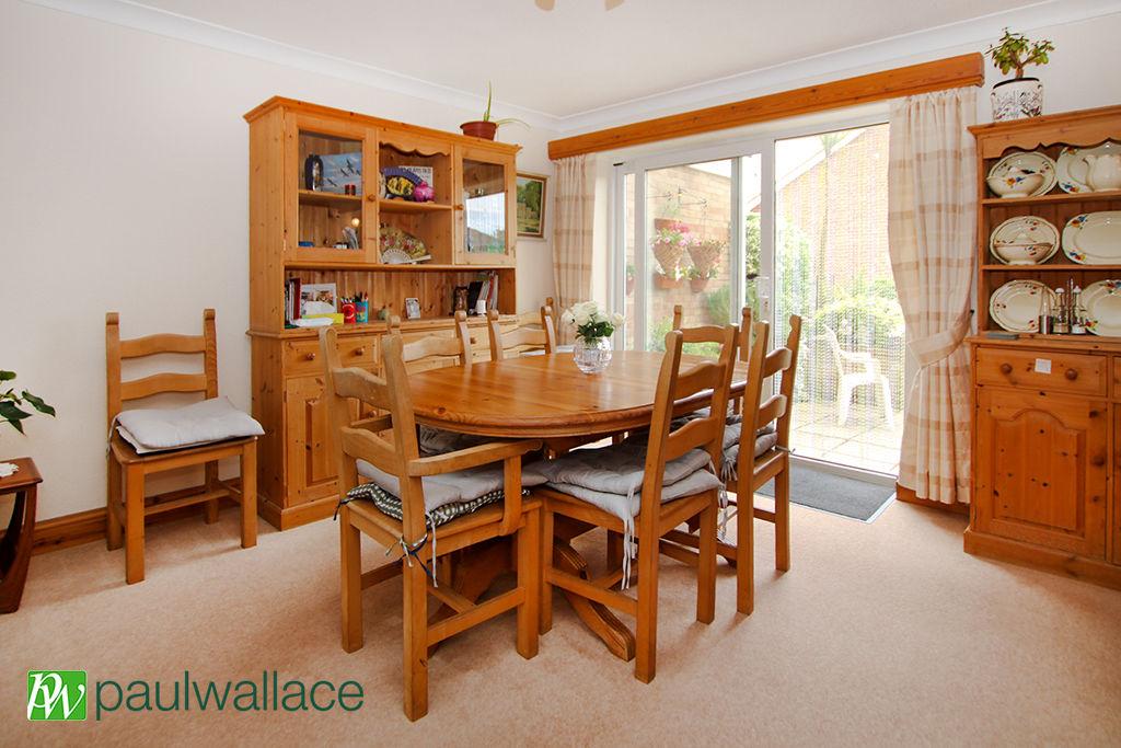 Lounge/Dining Area