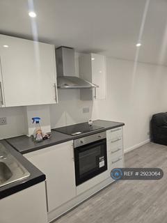 Studio to rent, Godman Road, Grays, RM16