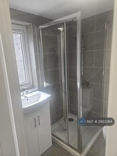 Studio to rent, Godman Road, Grays, RM16