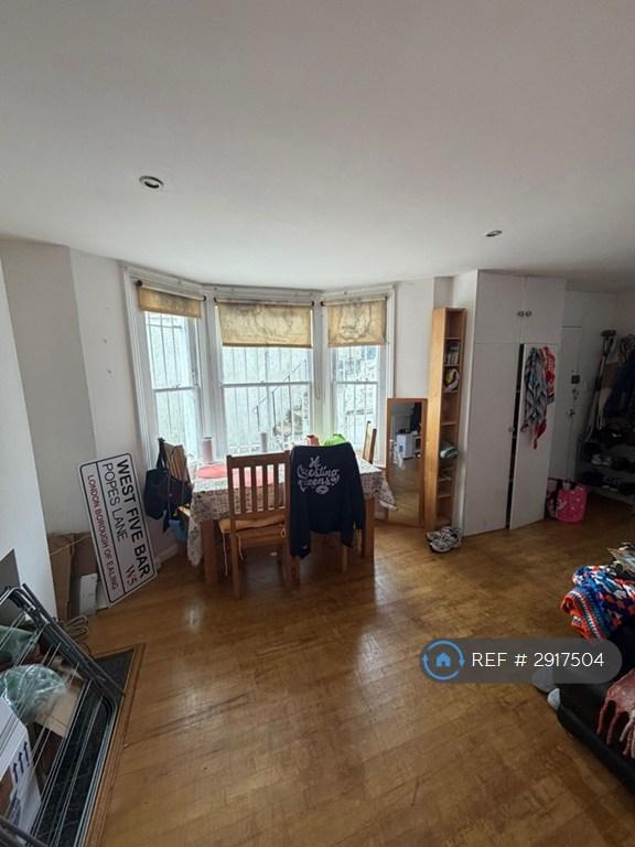 Apartment in London, Shepherd's Bush - View 3