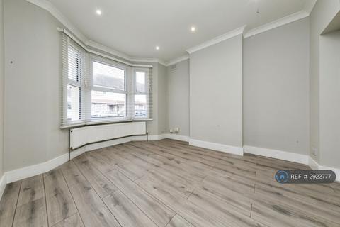 4 bedroom semi-detached house to rent, Davidson Road, East Croydon, CR0