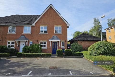 3 bedroom end of terrace house to rent, Mill Bridge Place, Uxbridge, UB8