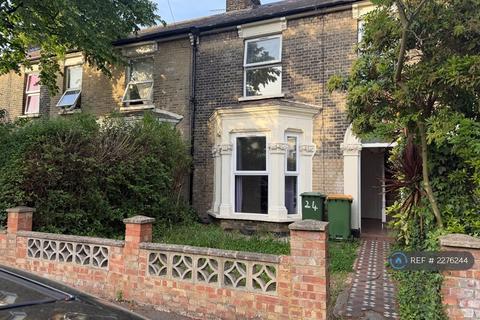4 bedroom terraced house to rent, Wentworth Road, London, E12