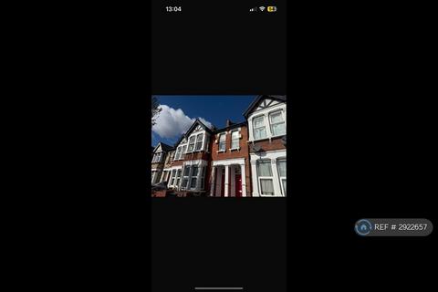 1 bedroom in a house share to rent, Hertford Road, London, N9