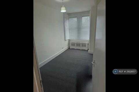 1 bedroom in a house share to rent, Hertford Road, London, N9