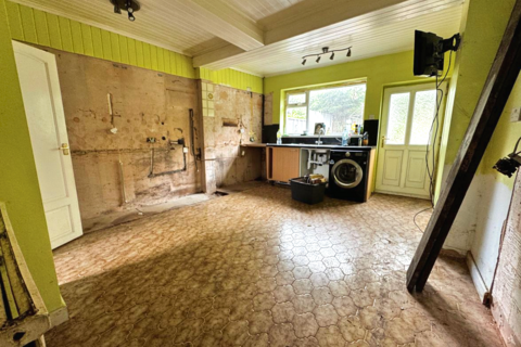 4 bedroom semi-detached house for sale, Agecroft Road East, MANCHESTER, M25