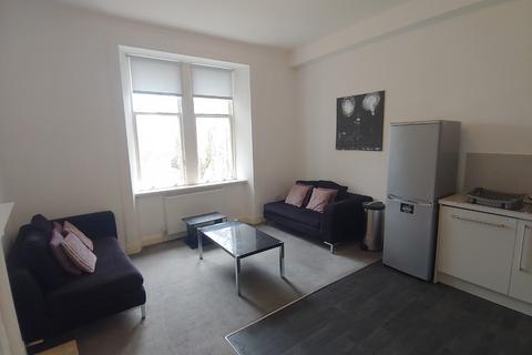 3 bedroom flat to rent, Irvine Place, Stirling, FK8