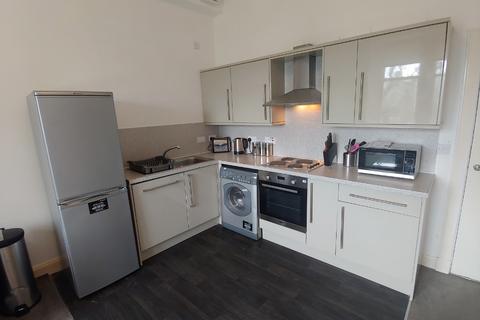 3 bedroom flat to rent, Irvine Place, Stirling, FK8