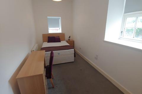 3 bedroom flat to rent, Irvine Place, Stirling, FK8