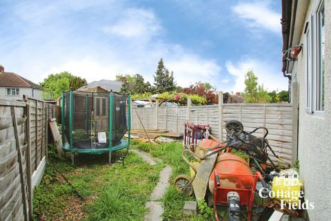 undefined, Stoneleigh Avenue, Enfield, EN1
