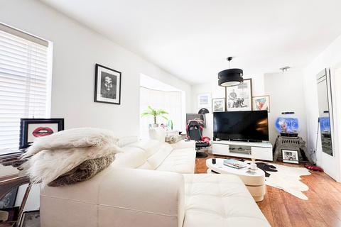 3 bedroom semi-detached house for sale, Philmead Road, Benfleet, SS7
