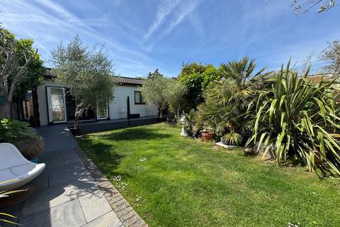 3 bedroom semi-detached house for sale, Philmead Road, Benfleet, SS7