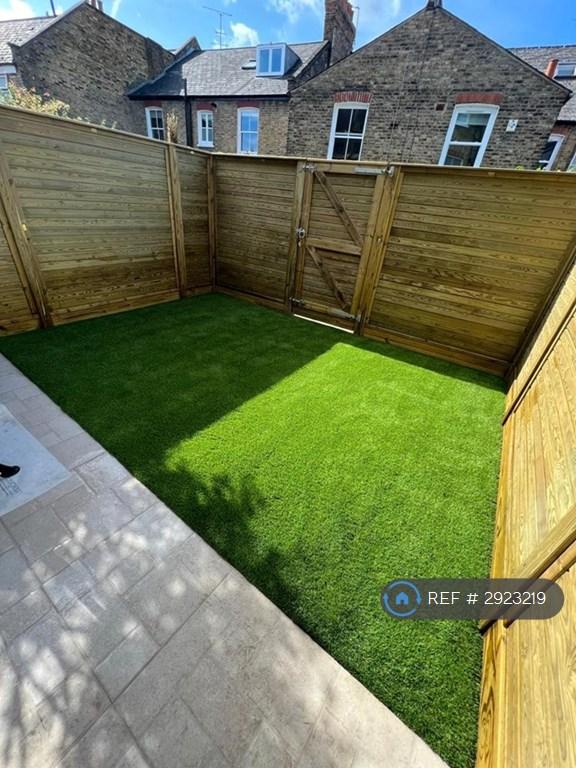 House in London - View 3