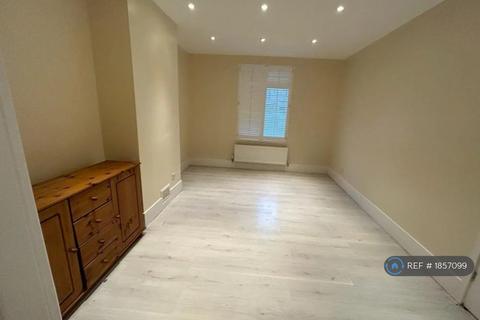 2 bedroom terraced house to rent, Hedgemans Road, Dagenham, RM9