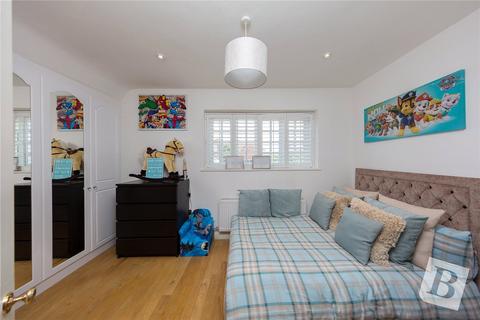 3 bedroom detached house to rent, Risebridge Road, Gidea Park, Essex, RM2