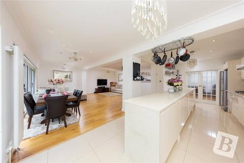 3 bedroom detached house to rent, Risebridge Road, Gidea Park, Essex, RM2