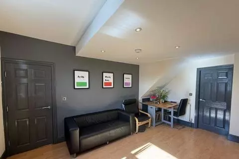 3 bedroom terraced house to rent - View 2