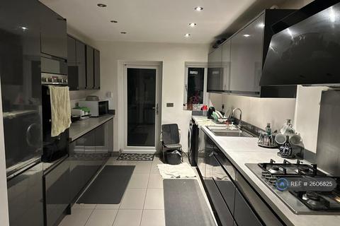 1 bedroom in a house share to rent, Bengal Road, Ilford, IG1
