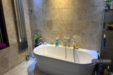 1 bedroom in a house share to rent, Bengal Road, Ilford, IG1
