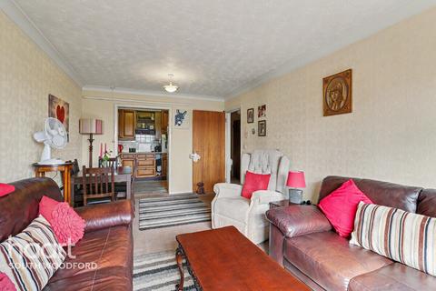 1 bedroom retirement property for sale, High Road, London