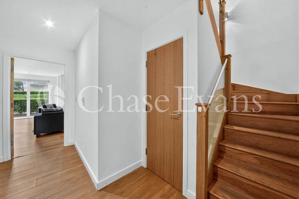 Apartment in Bow - View 3