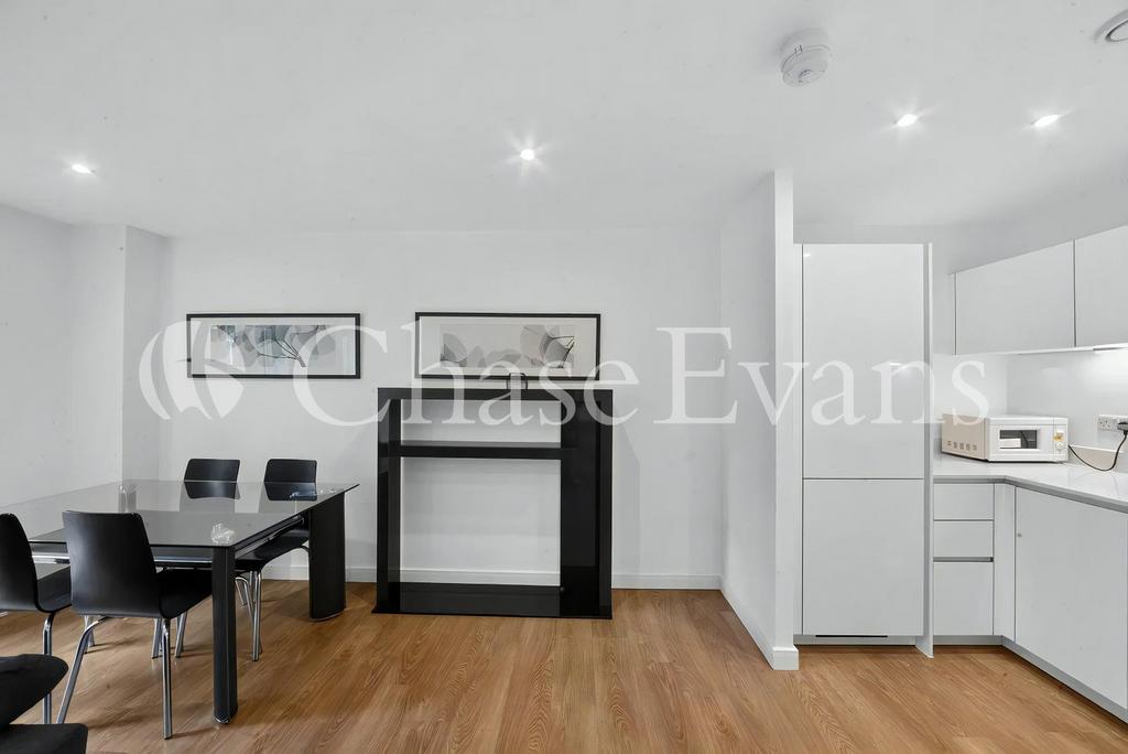 Apartment in Bow - View 4