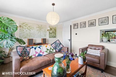2 bedroom flat for sale, Chapelfields, Ware SG12