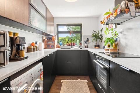 2 bedroom flat for sale, Chapelfields, Ware SG12