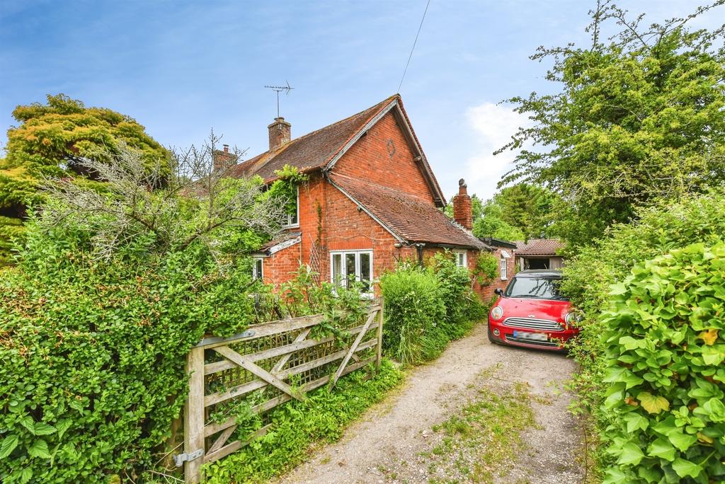 5 bedroom semi-detached house for sale