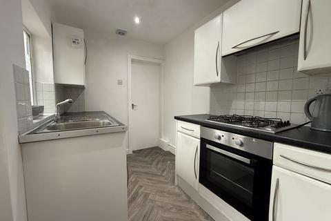 2 bedroom terraced house to rent, North Street, Cannock, WS11