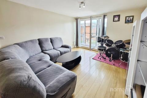 2 bedroom flat to rent, Grays Place, Slough, Berkshire, SL2