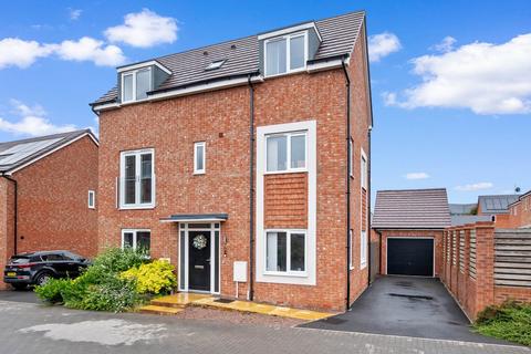 Detached house - 2 Barland Fields, Broomhall, Worcester.  WR5 2SY