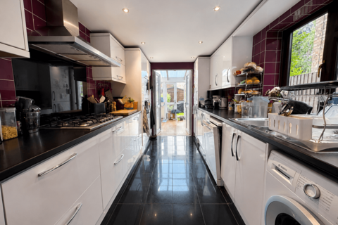 3 bedroom terraced house to rent, Bouverie Road, Chelmsford, CM2 0UD