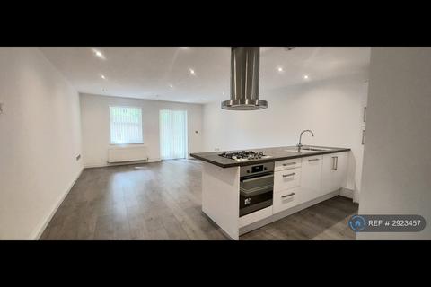 2 bedroom flat to rent, Haydock Close, Hornchurch, RM12