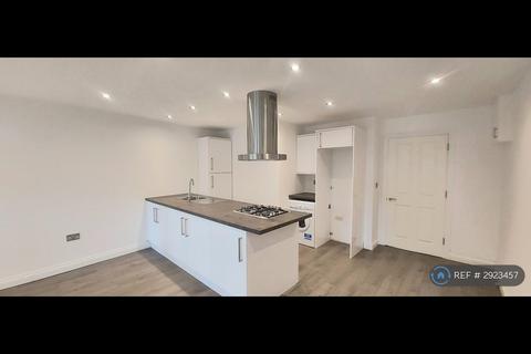 2 bedroom flat to rent, Haydock Close, Hornchurch, RM12