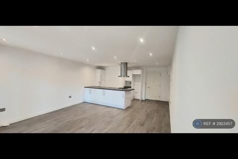 2 bedroom flat to rent, Haydock Close, Hornchurch, RM12