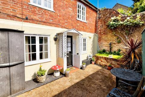 2 bedroom flat for sale, Southampton Road. Ringwood, BH24 1HN