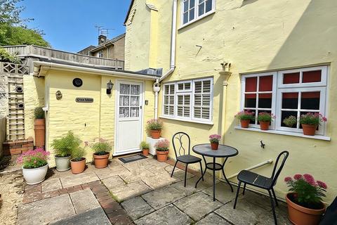 2 bedroom flat for sale, Southampton Road. Ringwood, BH24 1HN